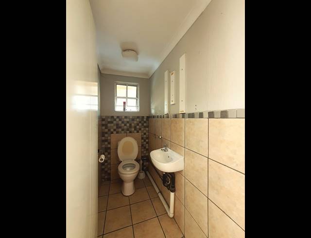 48M² BUSINESS CENTRE TO LET IN HALFWAY GARDENS